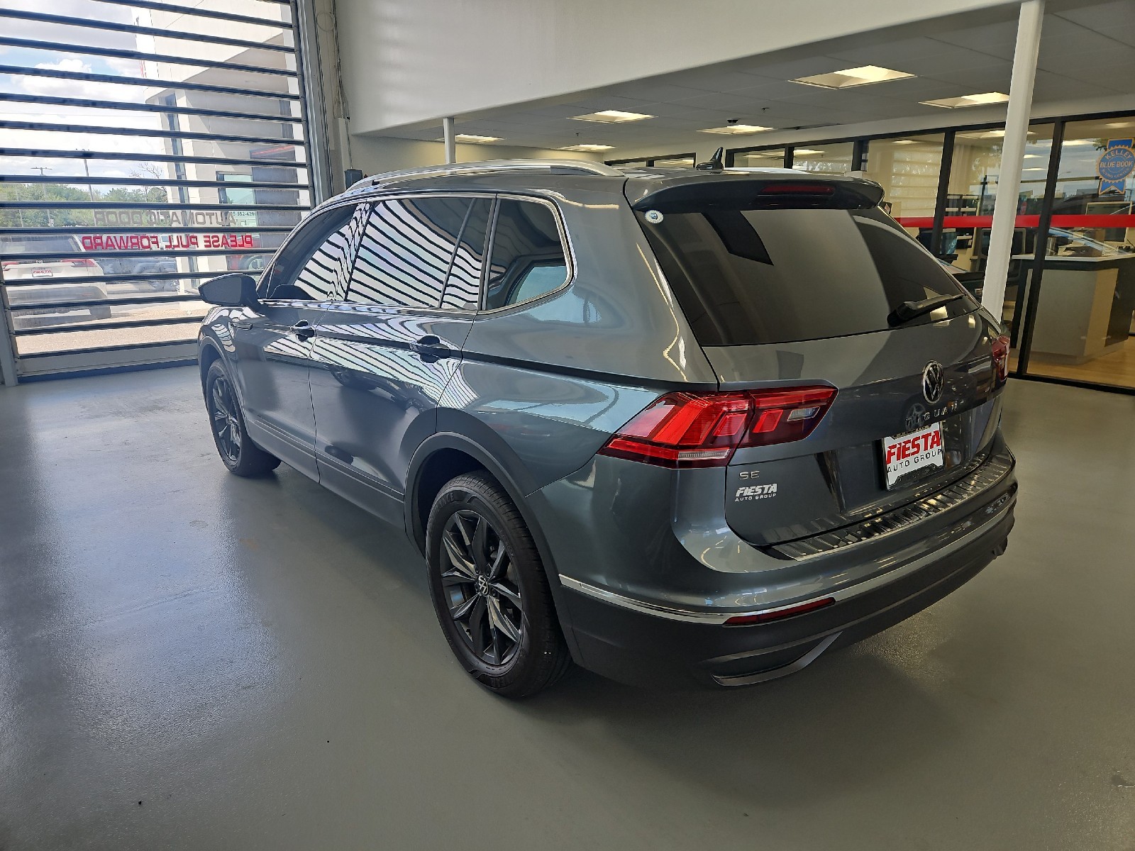 Used 2023 Platinum Gray Metallic Volkswagen SE image 6