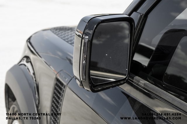 2025 Land Rover Defender 110 X-Dynamic SE photo 37