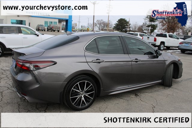 2022 Toyota Camry SE photo 4