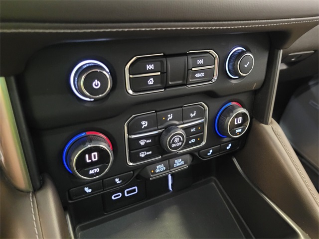 2023 Chevrolet Suburban LT photo 16