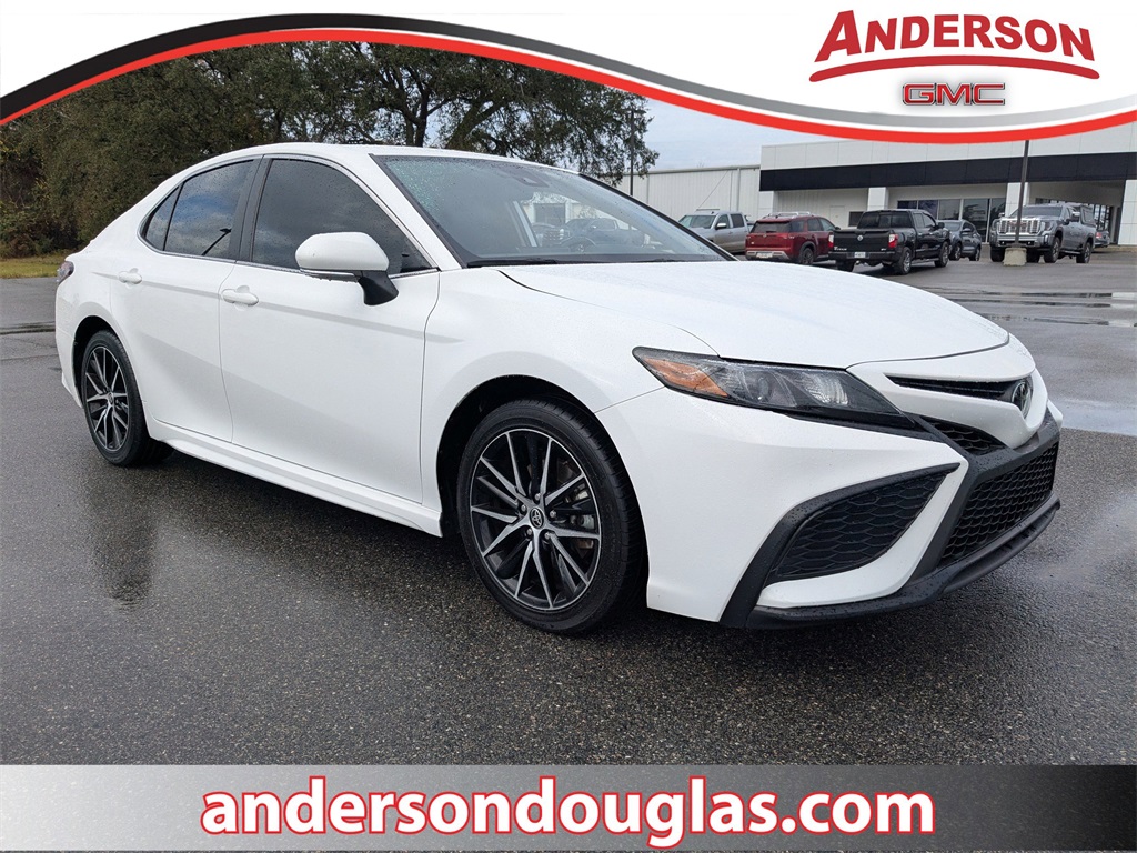 2024 Toyota Camry SE's photo