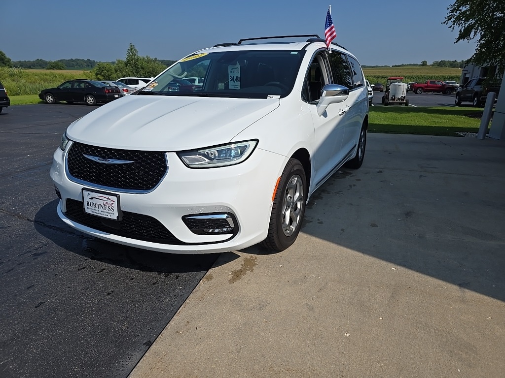 2022 Chrysler Pacifica Limited photo 2