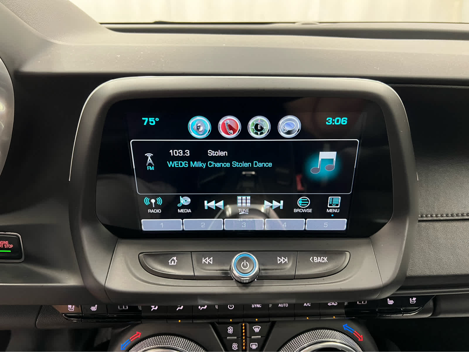 2016 Chevrolet Camaro 2LT photo 24