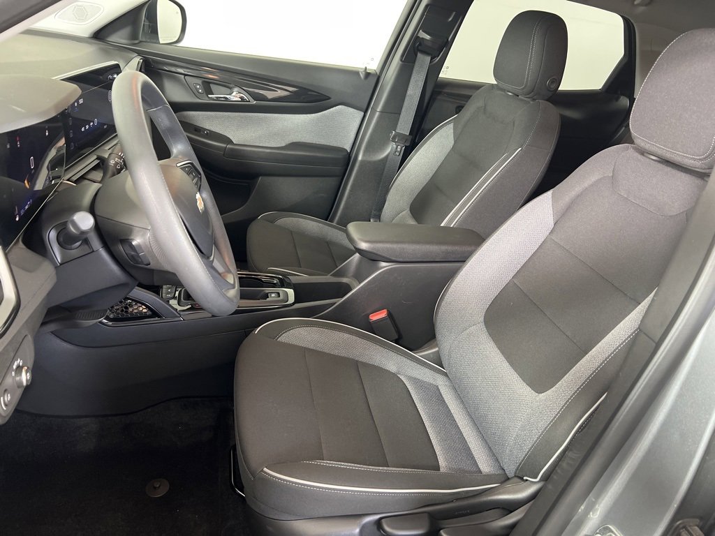 2025 Chevrolet Trailblazer LS photo 2