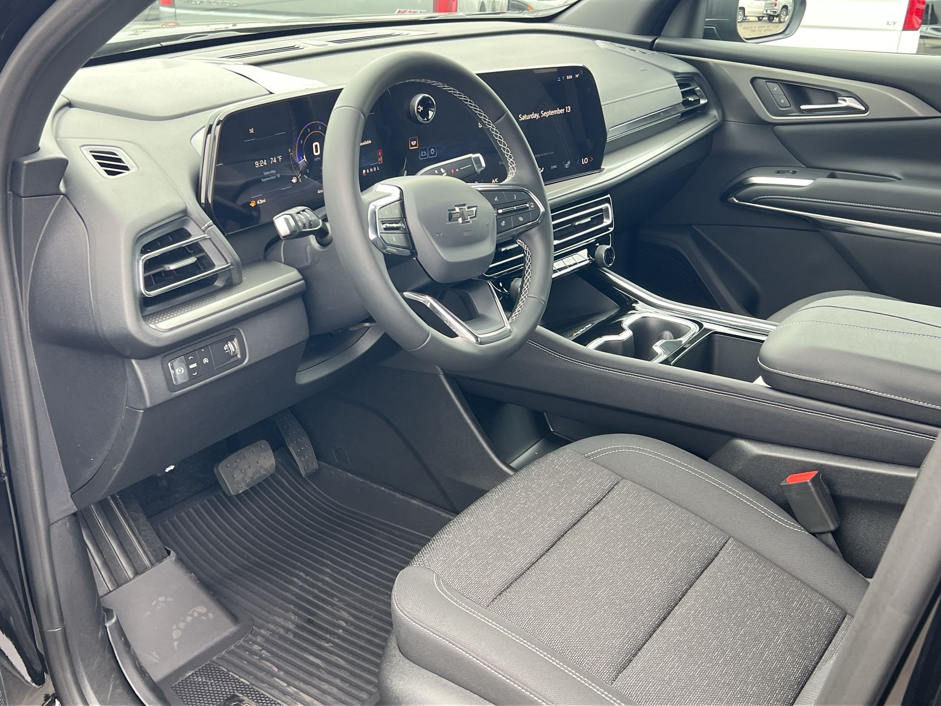 2026 Chevrolet Traverse photo 3