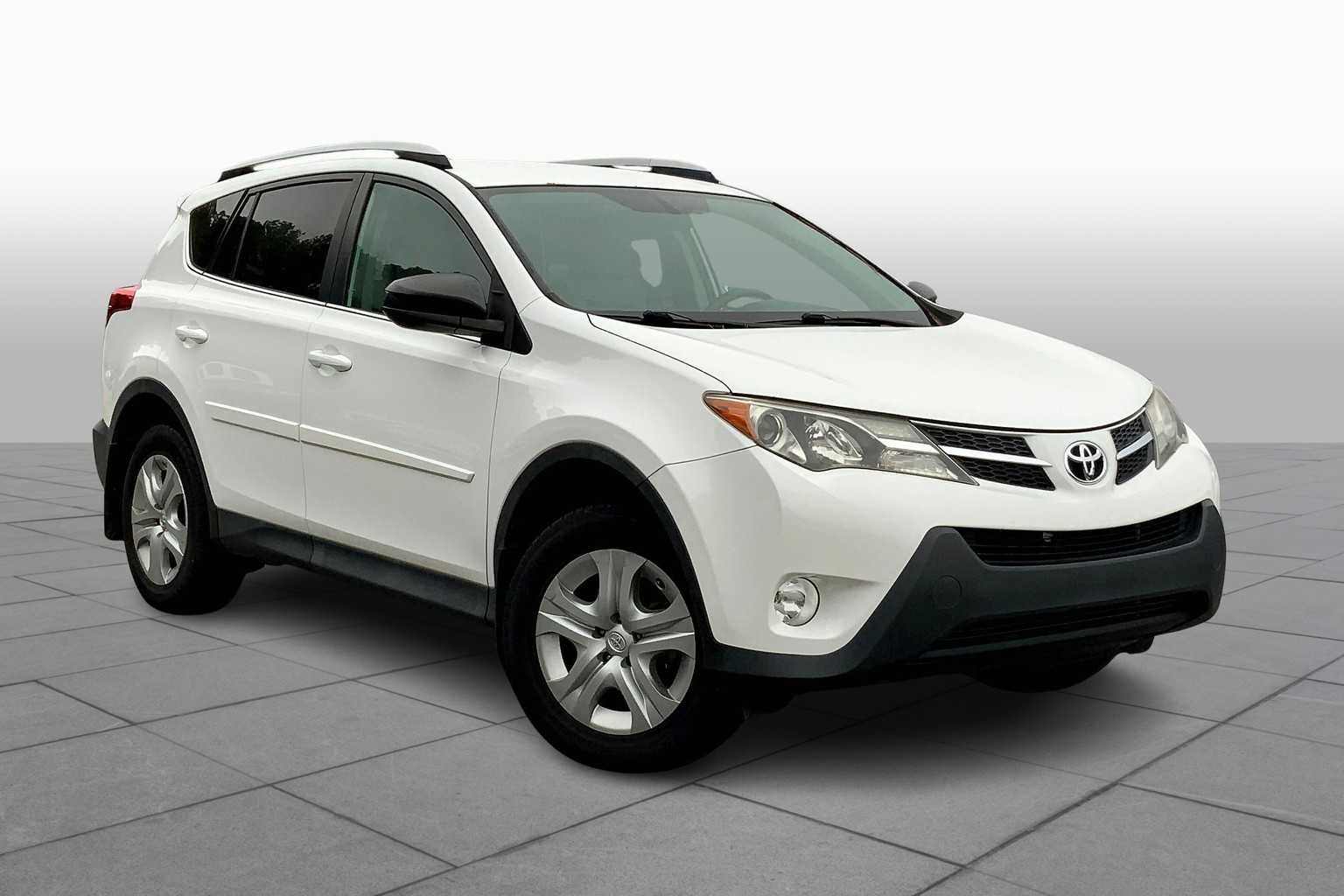 2015 Toyota RAV4 LE photo 2