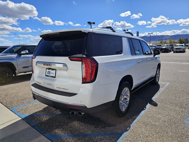 2023 Gmc Yukon XL Denali photo 2