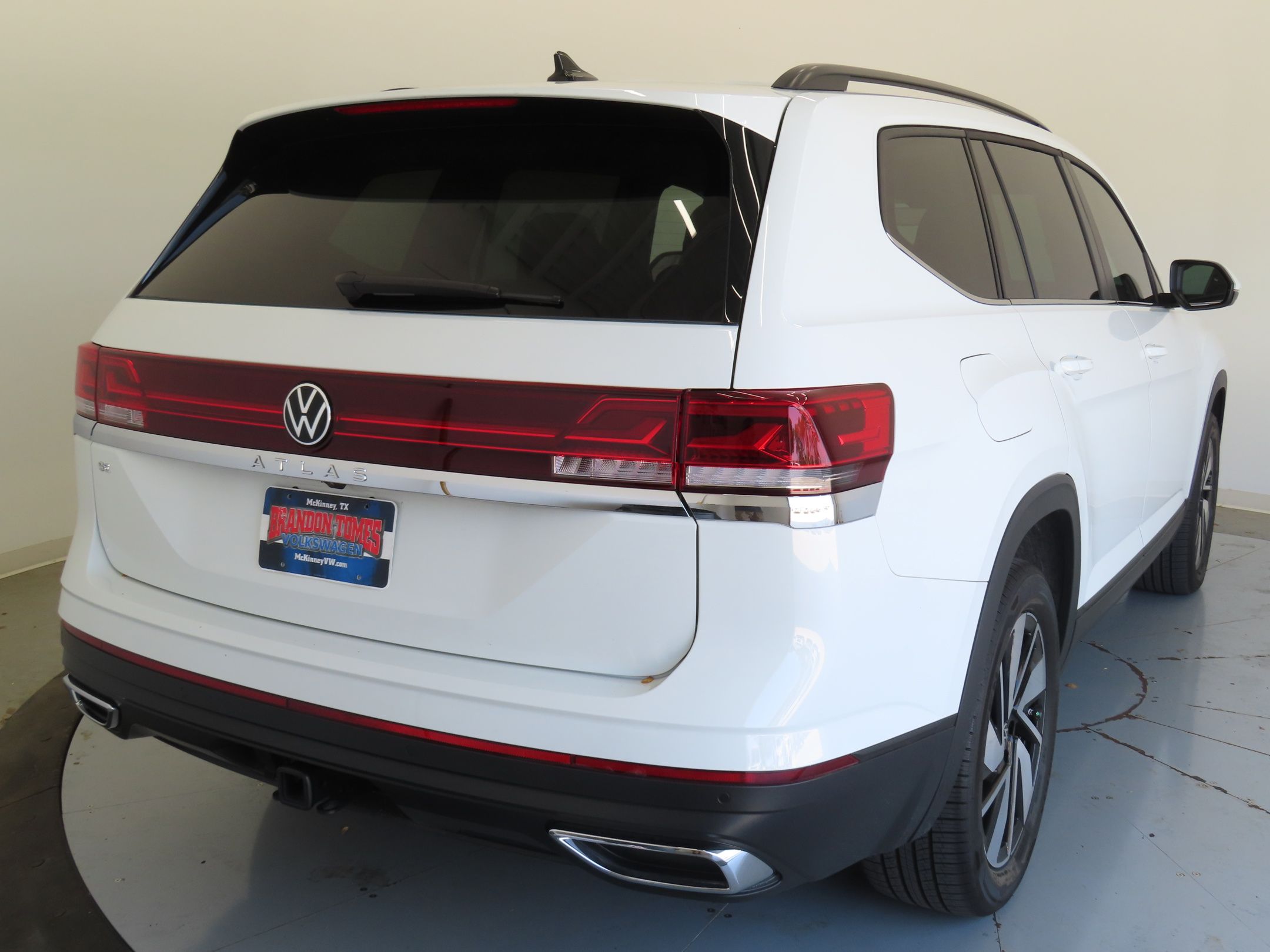 2025 Volkswagen Atlas SE Technology photo 3