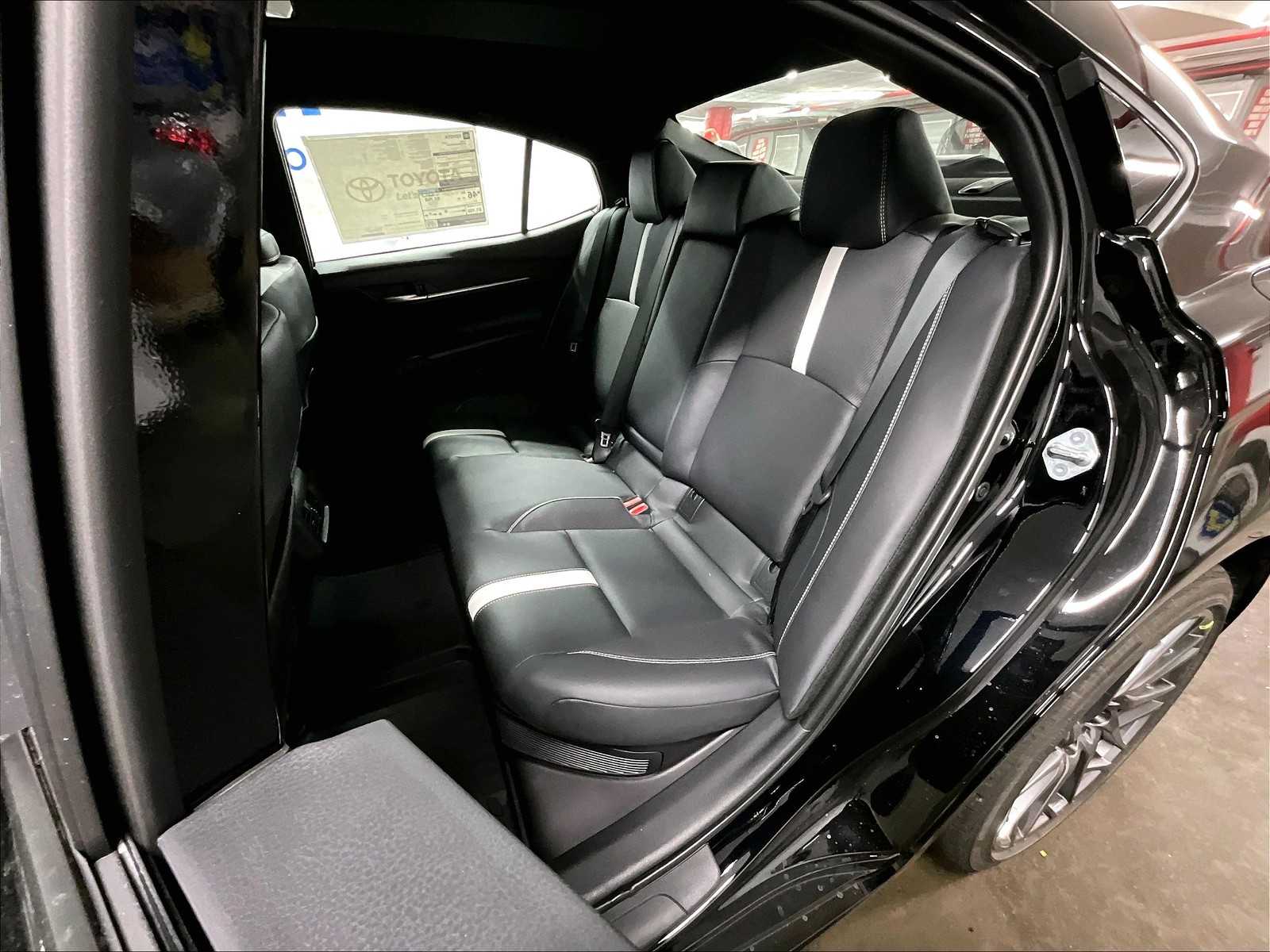 2025 Toyota Camry SE photo 13