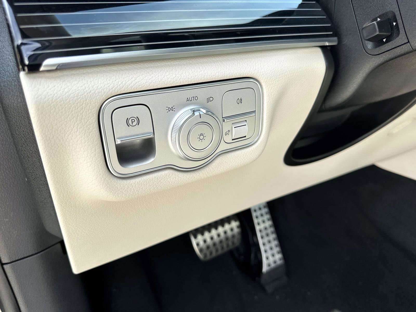 2026 Mercedes Benz GLS 450 4MATIC photo 18