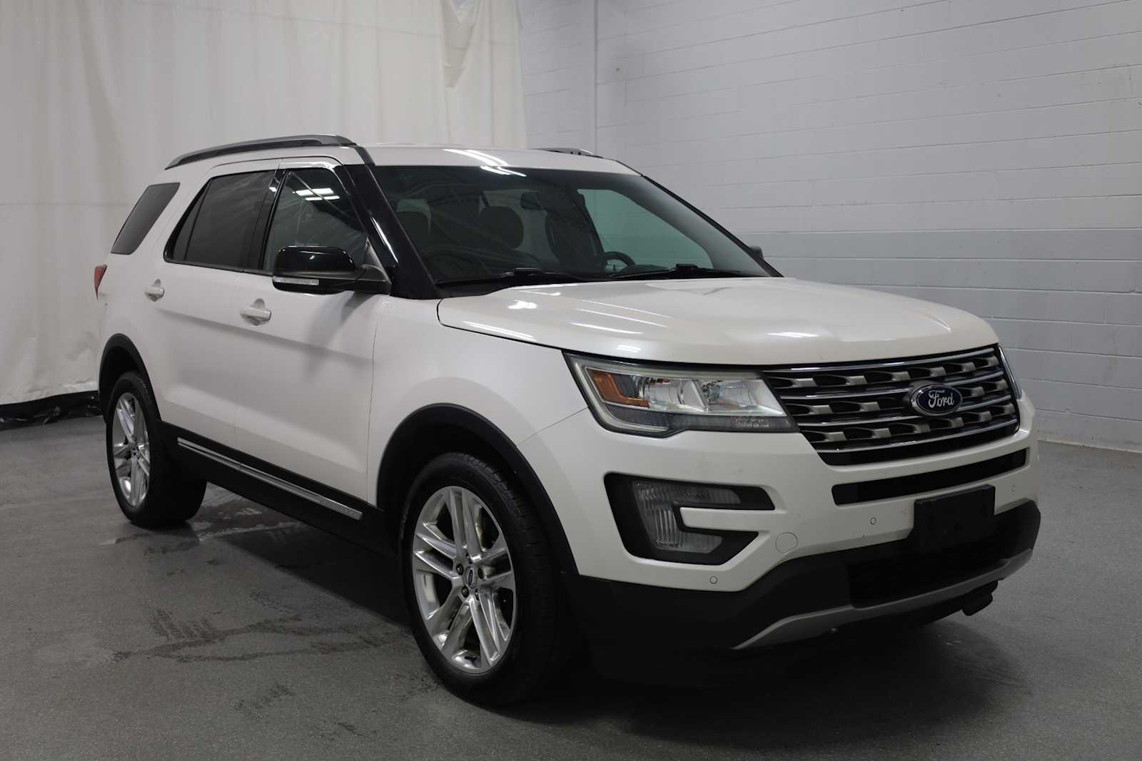 2017 Ford Explorer XLT photo 11