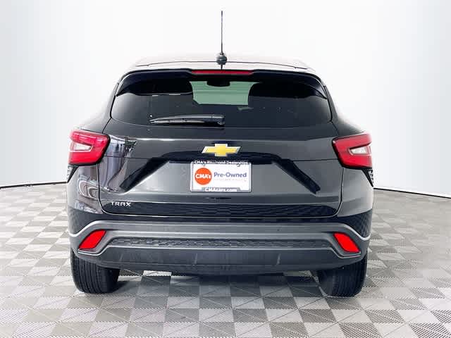 2025 Chevrolet Trax LS photo 6