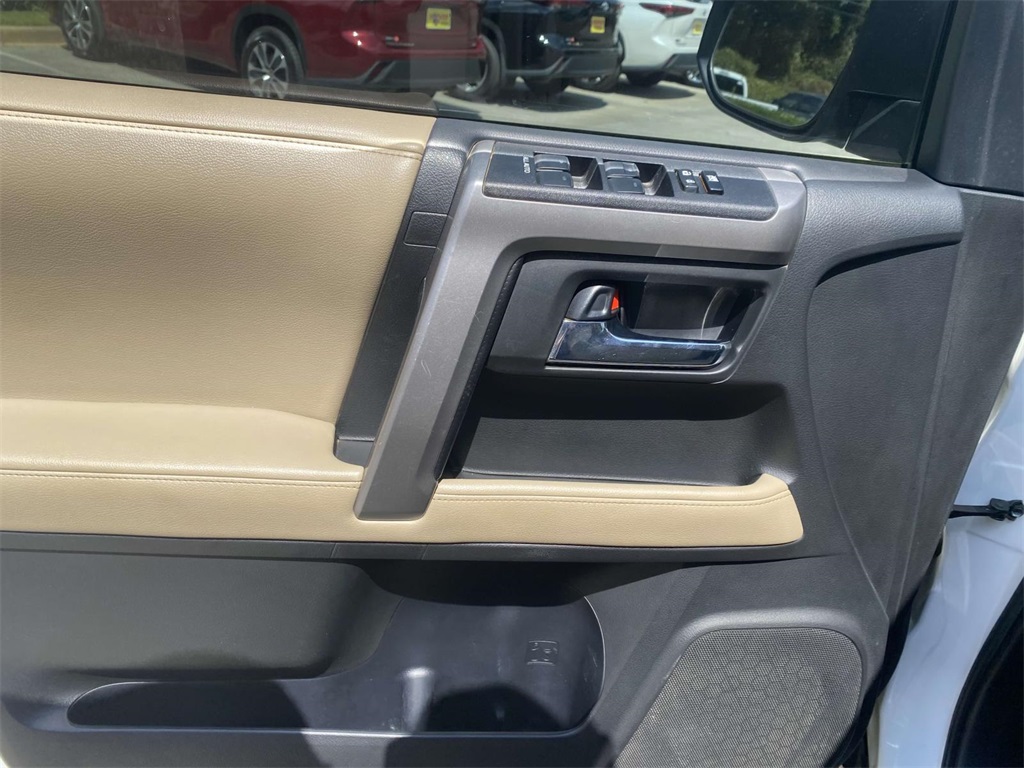 2018 Toyota 4Runner SR5 photo 14
