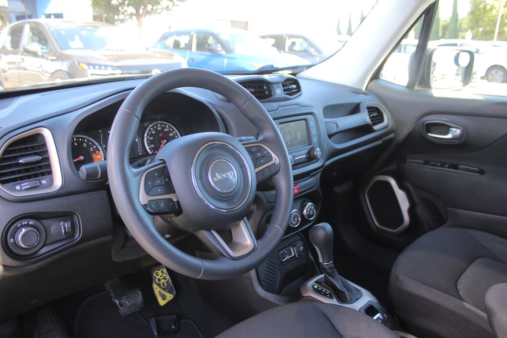 2017 Jeep Renegade Sport photo 12