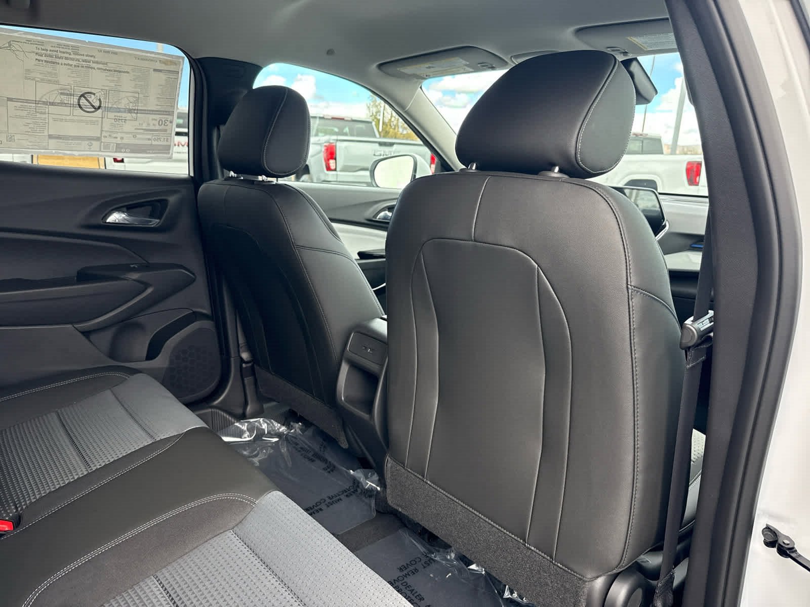 2025 Chevrolet Trax LT photo 25