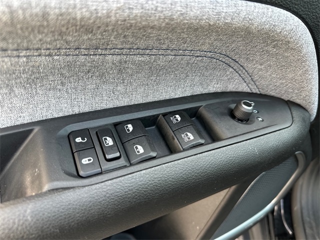 2023 Jeep Compass Latitude photo 13
