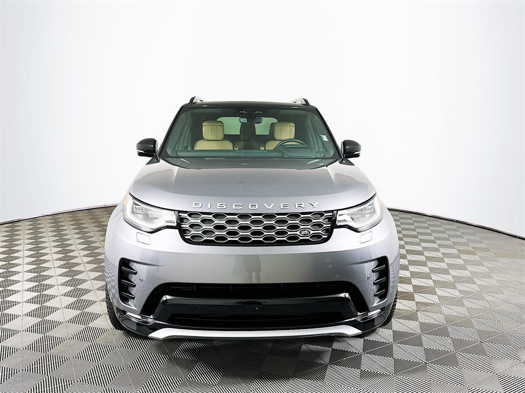2026 Land Rover Discovery photo 2
