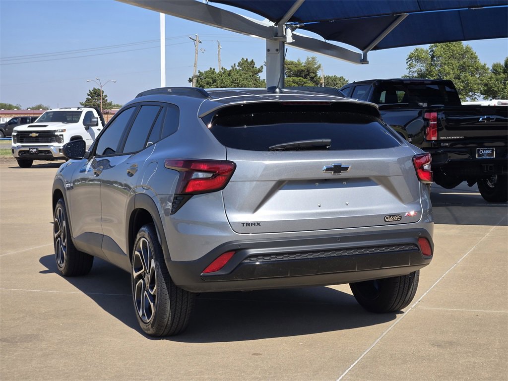 2025 Chevrolet Trax photo 2