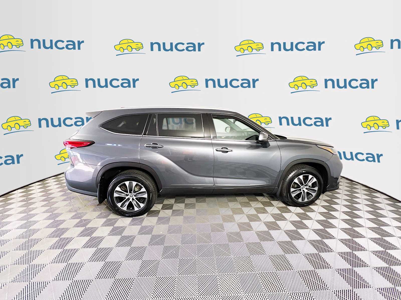 2020 Toyota Highlander XLE photo 8
