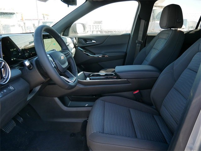 2025 Chevrolet Equinox LT photo 3