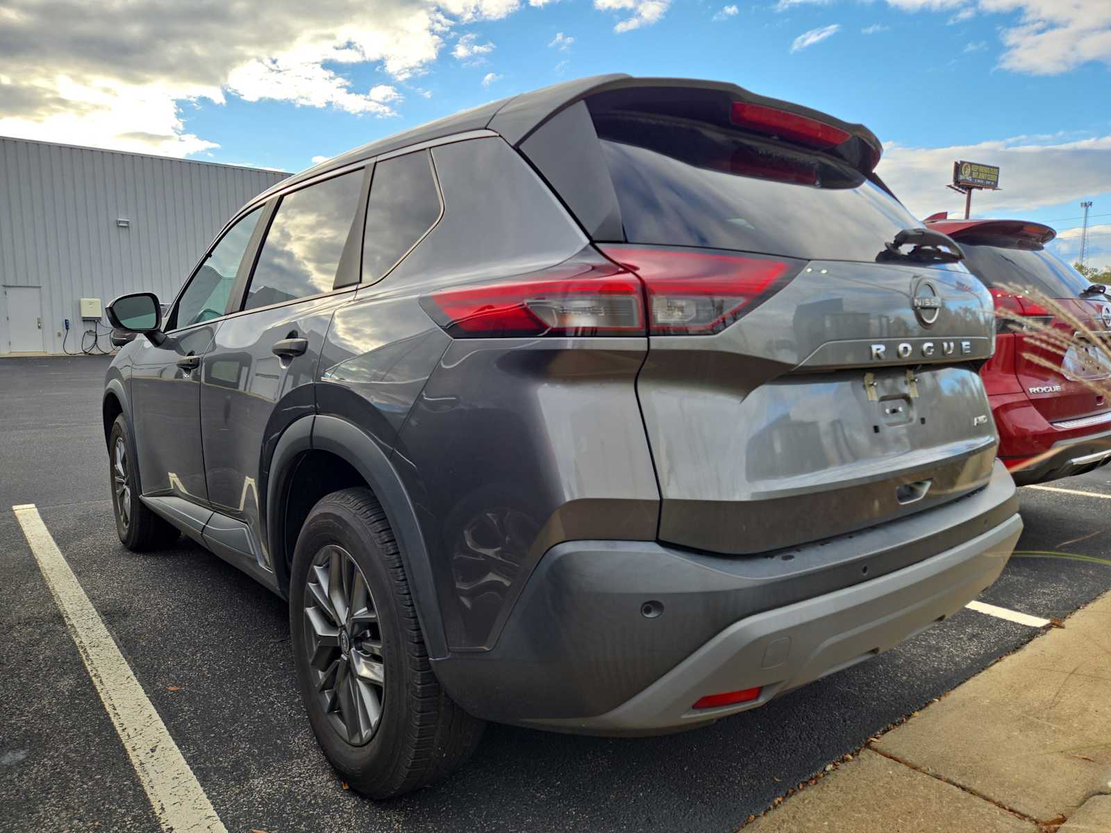 2023 Nissan Rogue S AWD photo 3