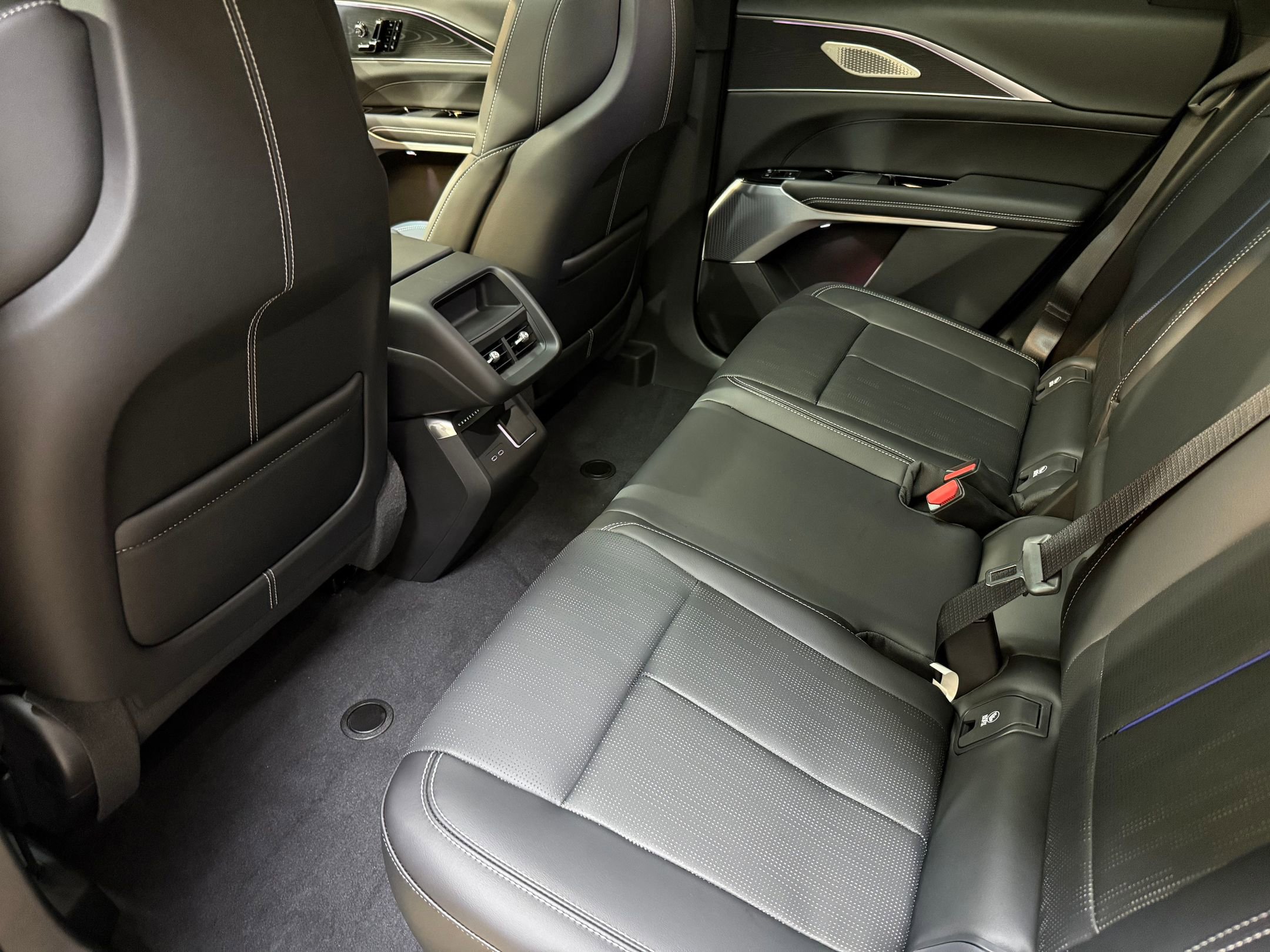 2025 Cadillac Lyriq Sport photo 33