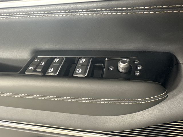 2024 Jeep Grand Wagoneer II photo 36