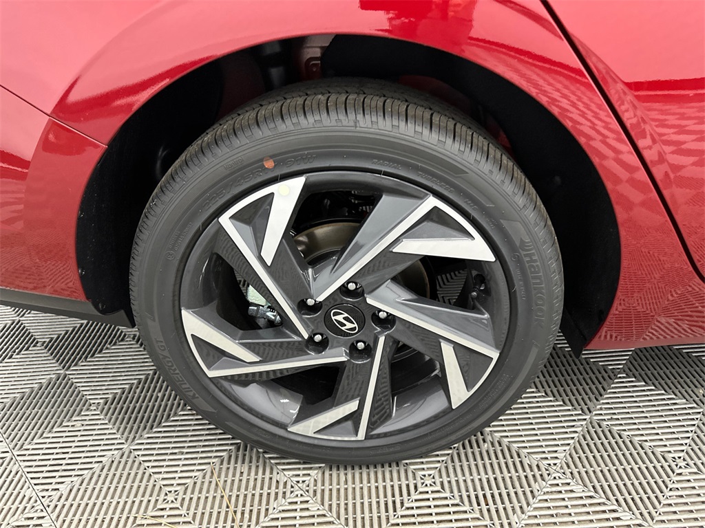 2025 Hyundai Elantra SEL Convenience photo 17