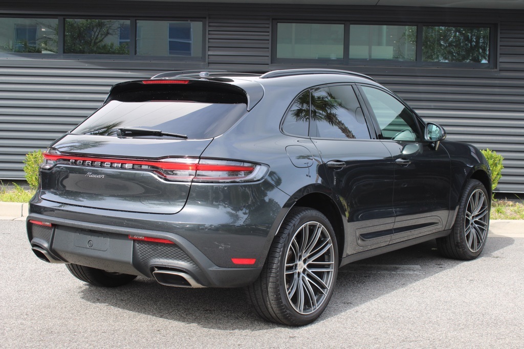 2025 Porsche Macan Base photo 7