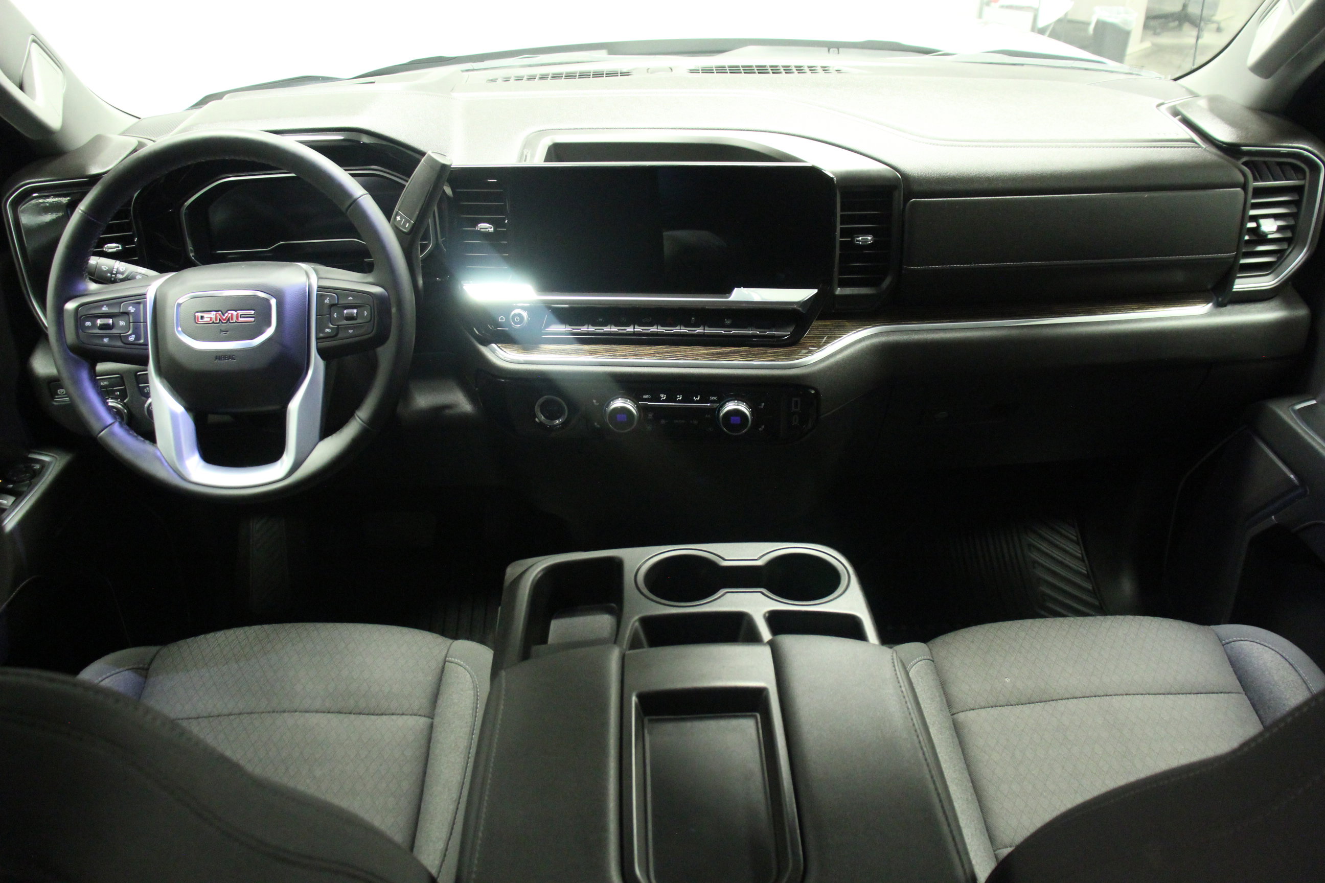 2024 Gmc Sierra 1500 SLE photo 16