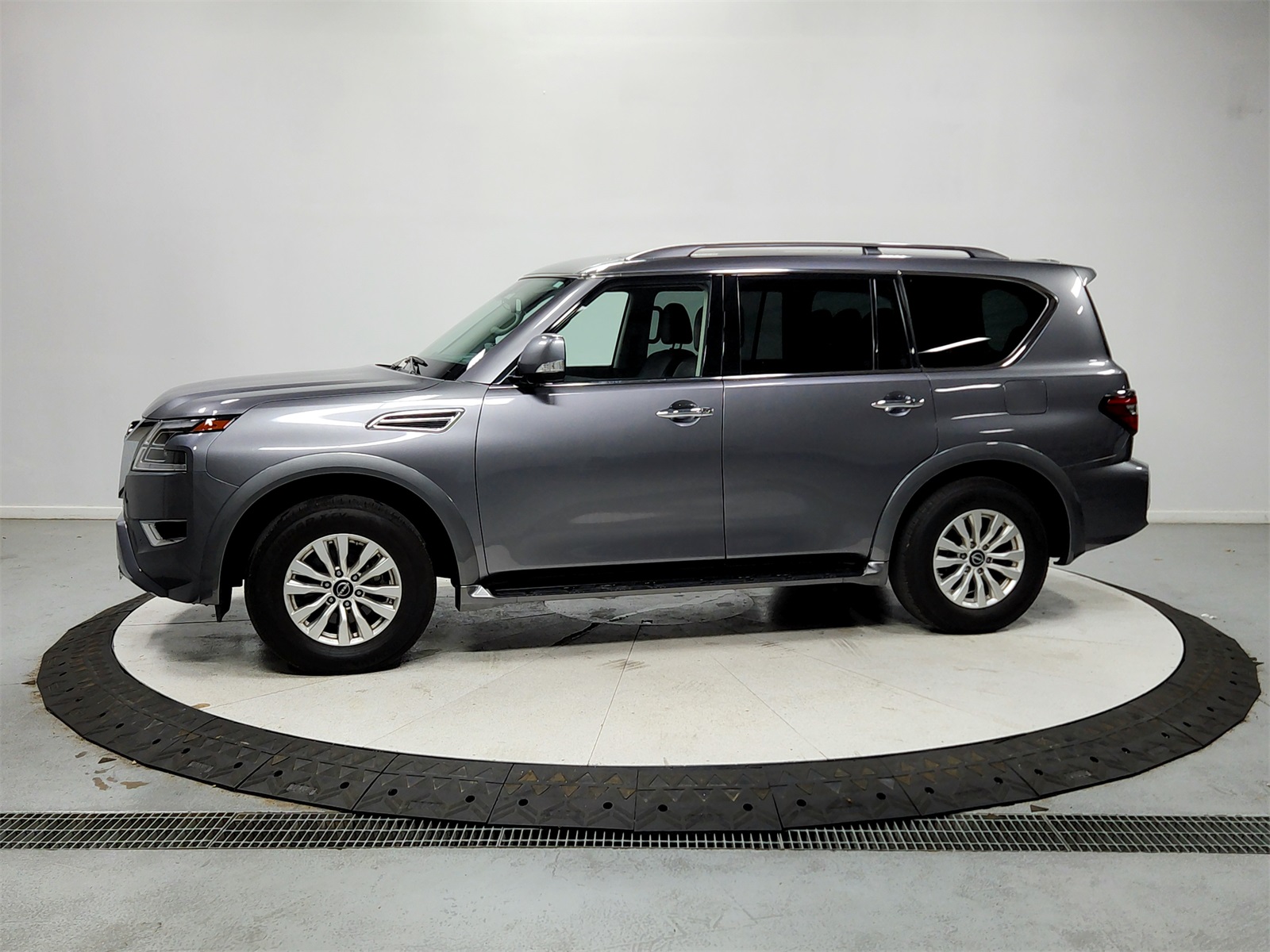 2023 Nissan Armada SV photo 2