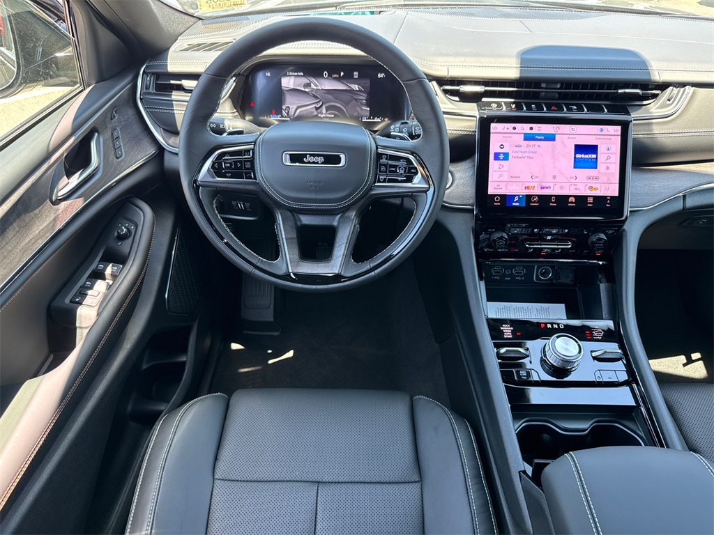 2025 Jeep Grand Cherokee Overland photo 19