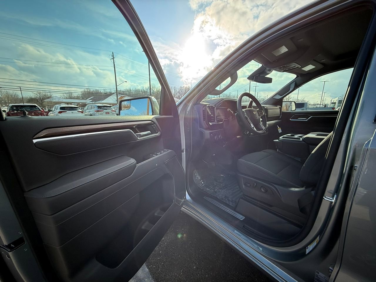 2025 Chevrolet Silverado 1500 LT photo 11