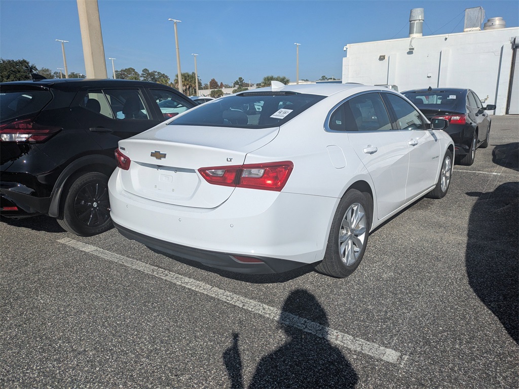 2024 Chevrolet Malibu 1LT photo 2