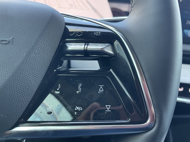 2025 Cadillac Optiq Luxury photo 8