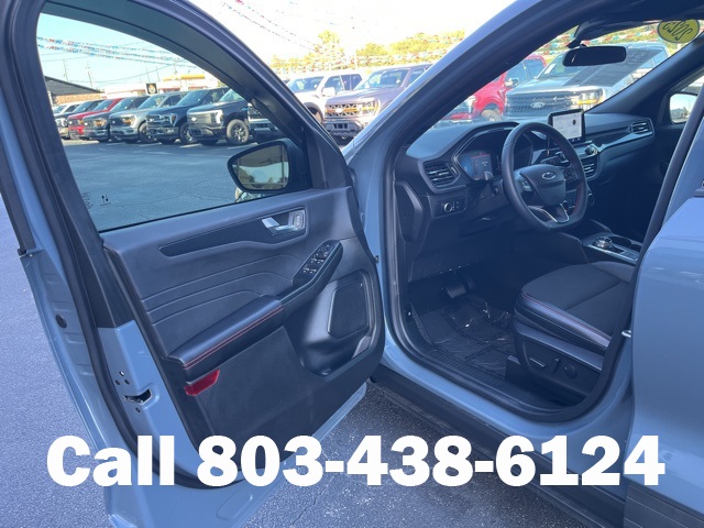 2025 Ford Escape ST-Line photo 2