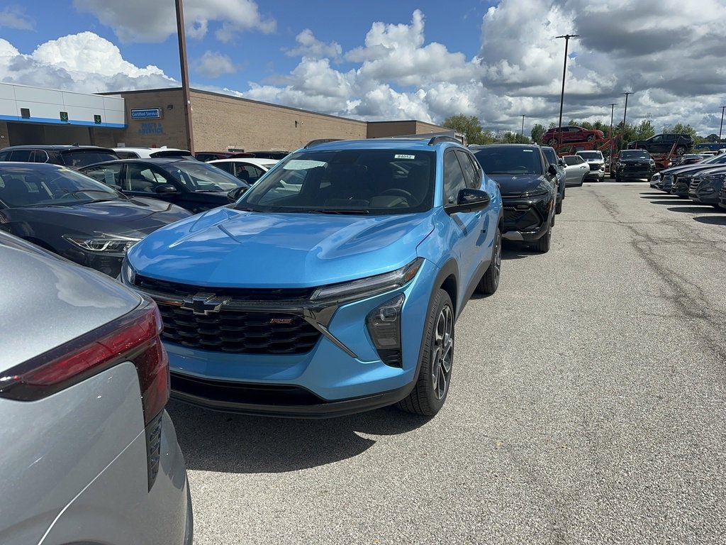 2025 Chevrolet Trax photo 3