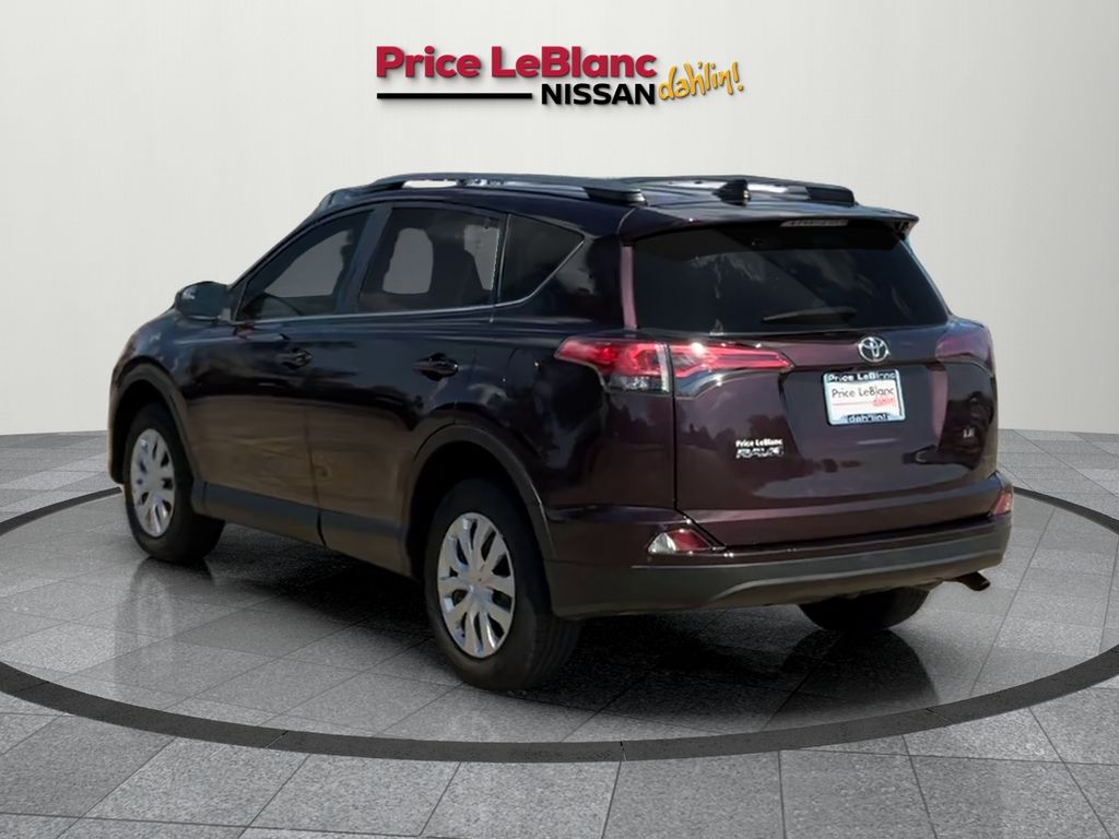 2018 Toyota RAV4 LE photo 4