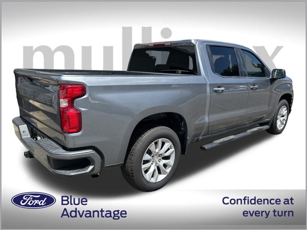 2022 Chevrolet Silverado 1500 Custom photo 2