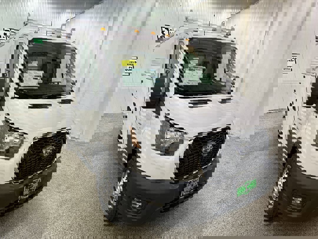 2024 Ford Transit Cutaway photo 3