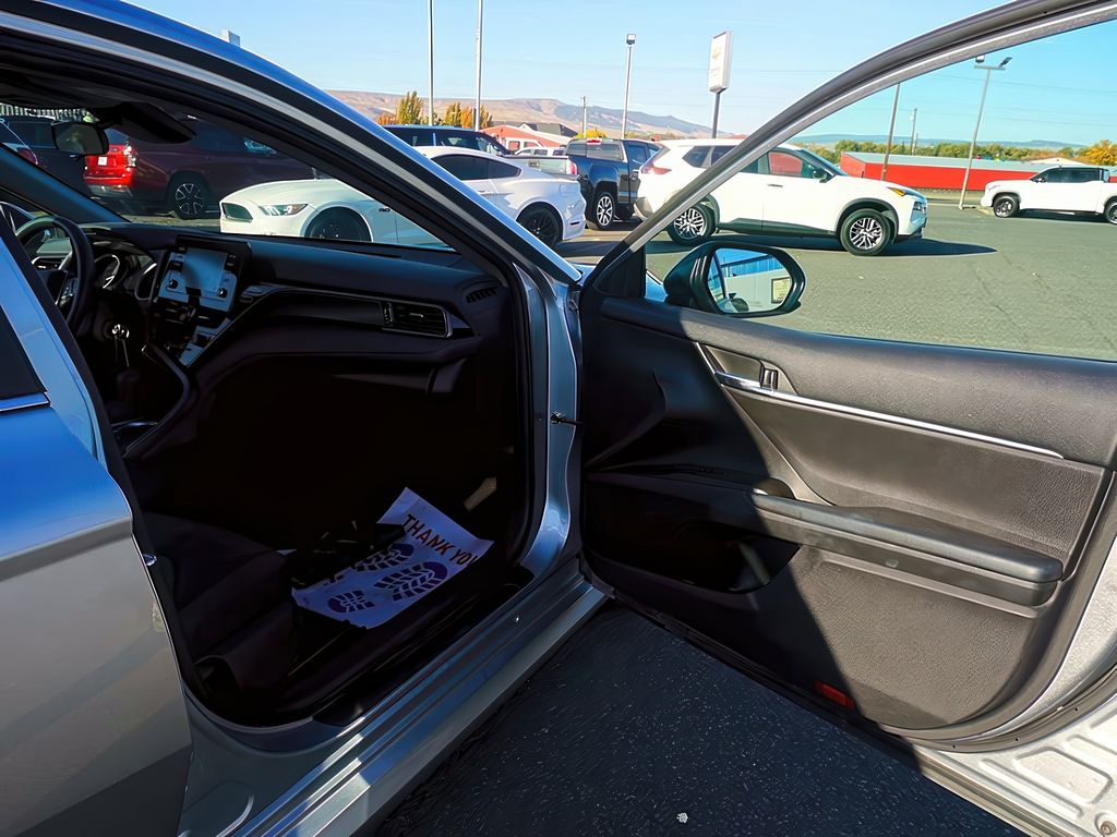 2022 Toyota Camry LE photo 20