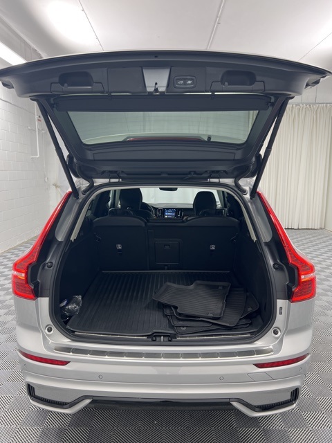 2023 Volvo XC60 B5 Plus photo 17