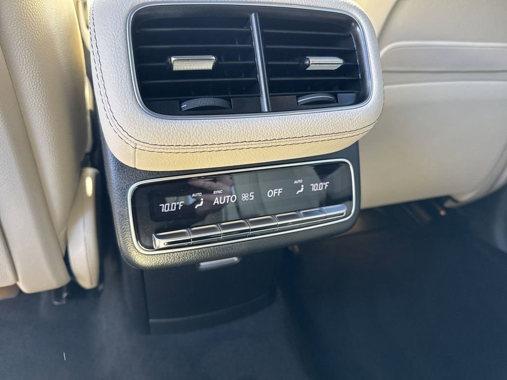 2025 Mercedes Benz GLS 450 4MATIC photo 23
