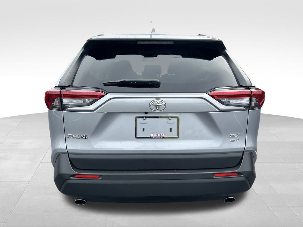 2020 Toyota RAV4 XLE Premium photo 4