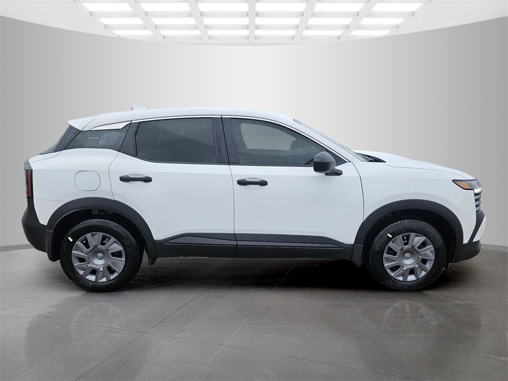 2025 Nissan Kicks S photo 4