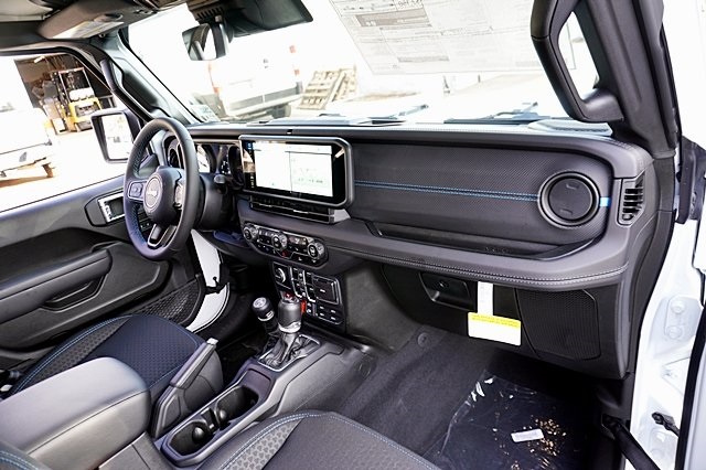 2025 Jeep Wrangler Rubicon 4xe photo 13