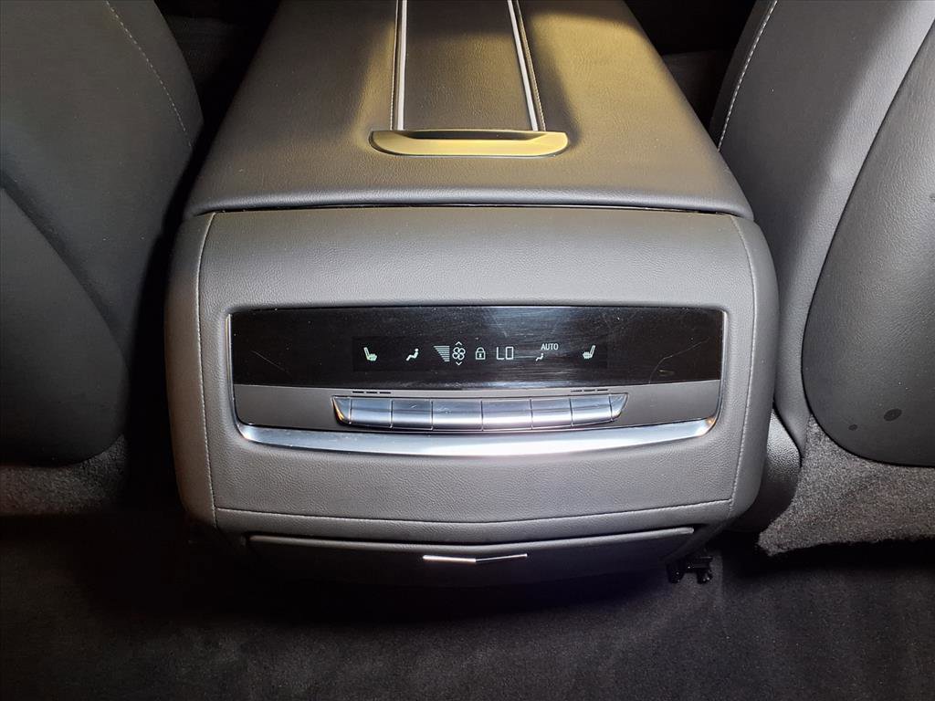 2022 Cadillac Escalade ESV Premium Luxury photo 18