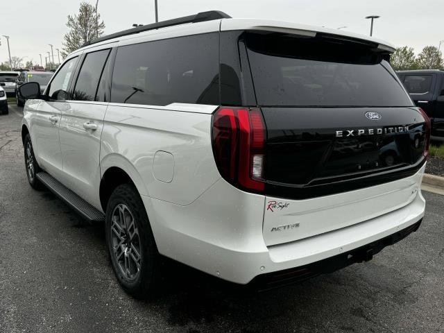 2025 Ford Expedition MAX photo 3