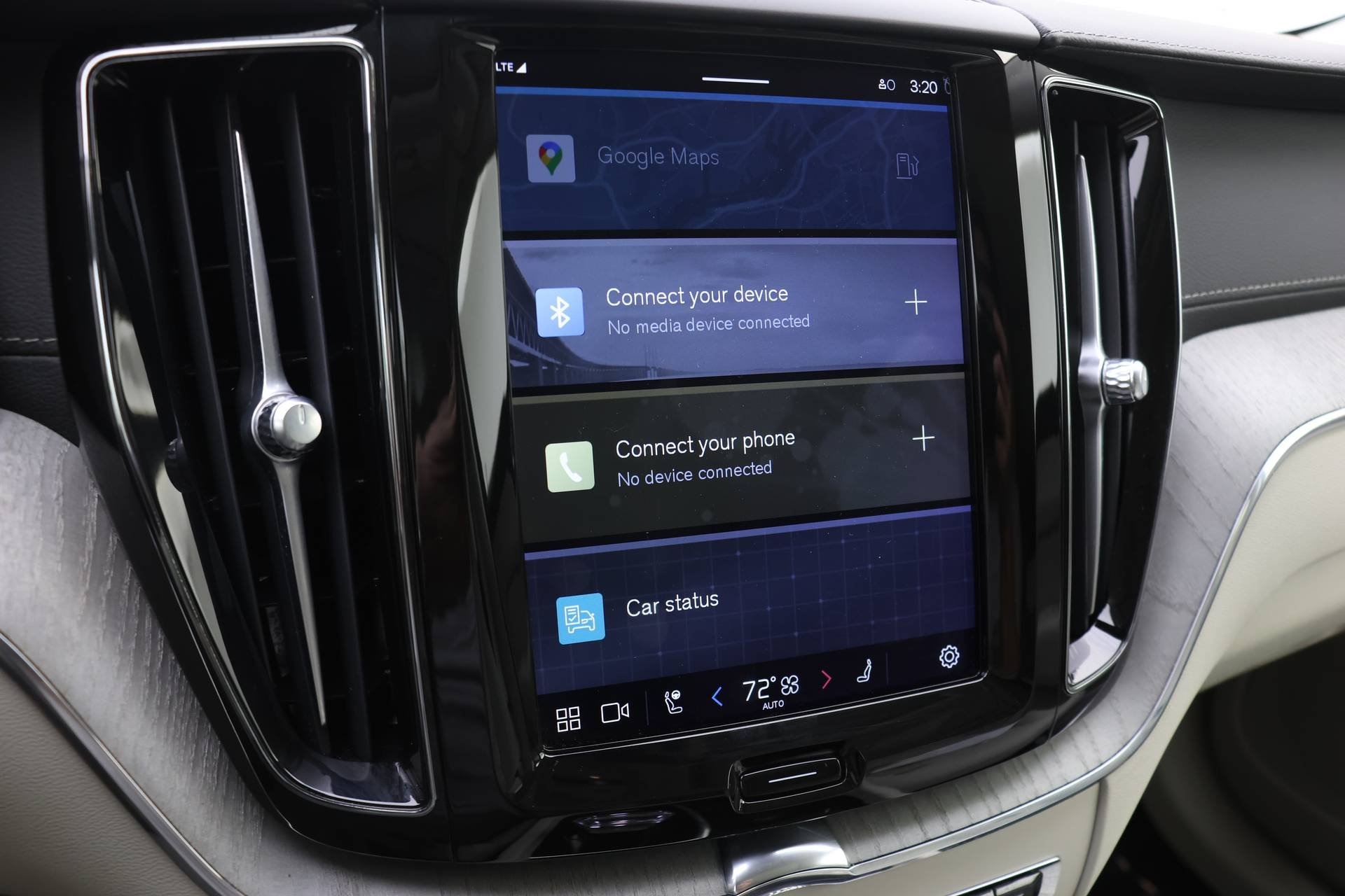 2023 Volvo XC60 B5 Ultimate photo 12