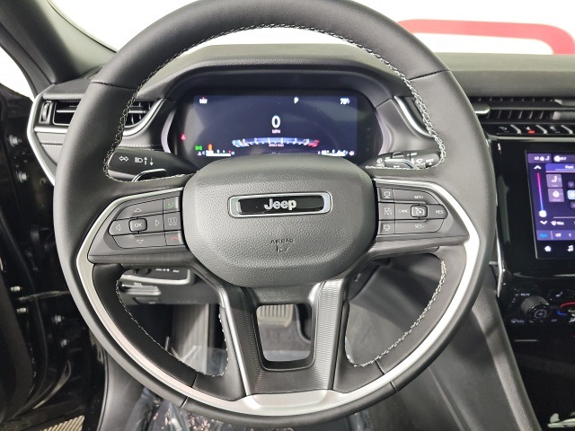 2025 Jeep Grand Cherokee Laredo X photo 14